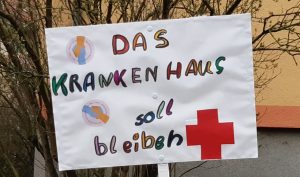Mehr über den Artikel erfahren Eine Menschenkette für den Erhalt des Hennigsdorfer Krankenhauses